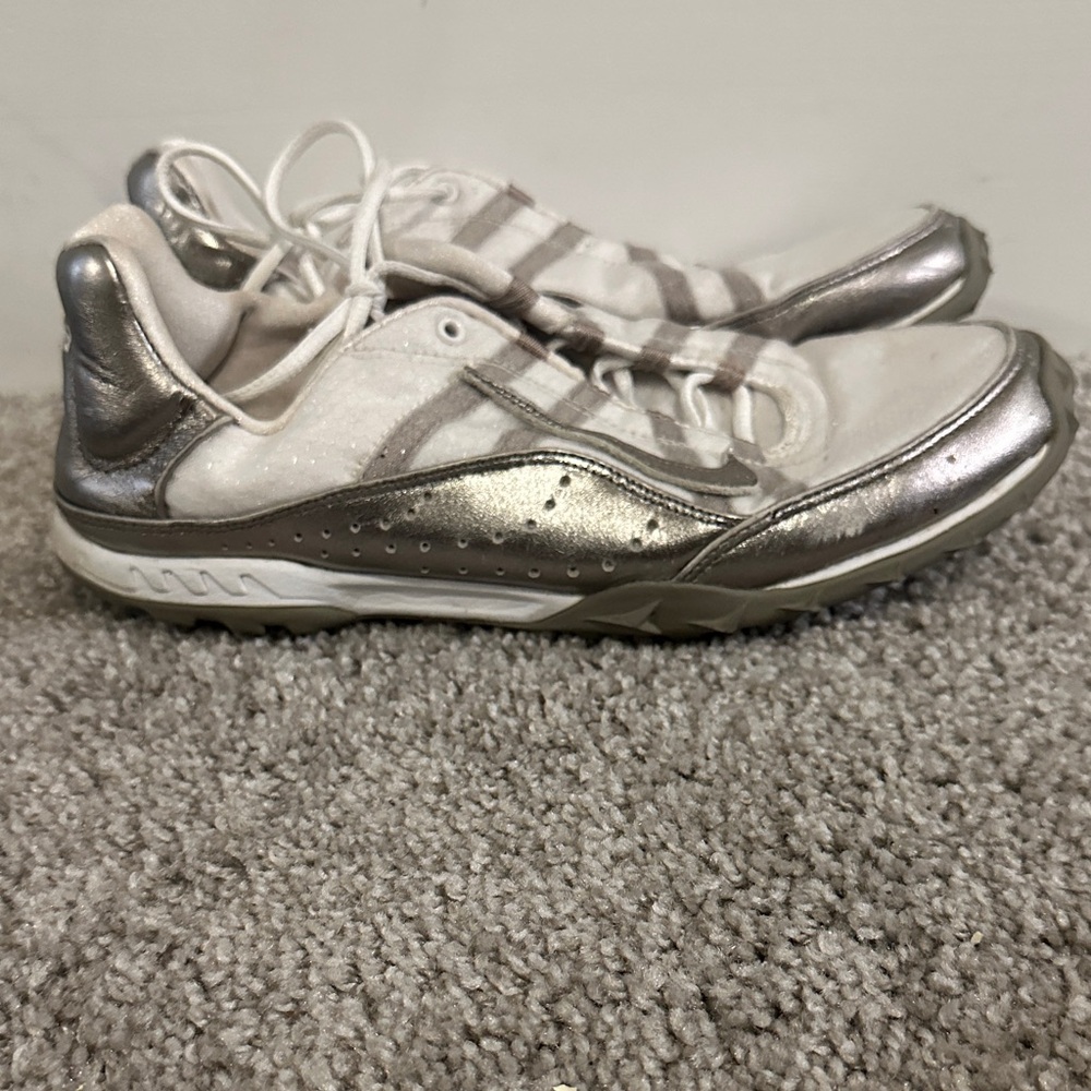 Nike White and Silver Athletic Shoes 8.5